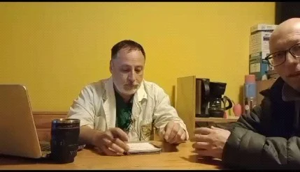Miniatura de una conversación publicada por la clínica